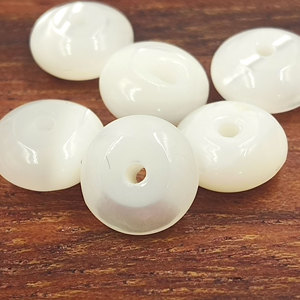 Listo para Enviar: Cuentas Redondas de Nácar Blanco Natural (MOP) de 3x4mm, 4x6mm, 5x8mm para Fabricación de Joyería DIY al por Mayor - Product Image 3