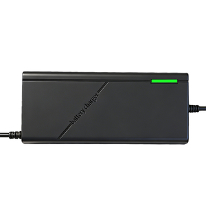 Caricabatterie <span class=keywords><strong>per</strong></span> <span class=keywords><strong>Batterie</strong></span> <span class=keywords><strong>al</strong></span> <span class=keywords><strong>Litio</strong></span> Intelligente in ABS 60V 5A Potenza di Uscita <span class=keywords><strong>per</strong></span> Biciclette Elettriche 71,4V 73V 300W Nero <span class=keywords><strong>Caricatore</strong></span> <span class=keywords><strong>per</strong></span> Scooter Elettrico Okinawa - Product Image 1