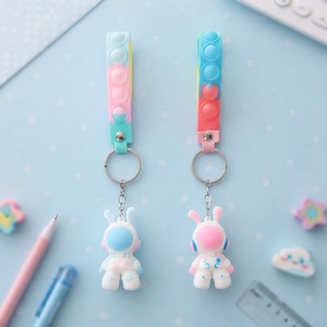 <span class=keywords><strong>Porte</strong></span>-<span class=keywords><strong>clés</strong></span> figurine en plastique souple de dessin animé personnalisé et <span class=keywords><strong>porte</strong></span>-<span class=keywords><strong>clés</strong></span> 3D liés à l'anime - Product Image 6
