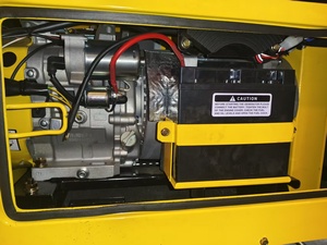 Generador Portátil de Gasolina Ultra Silencioso de 4 Tiempos y 5kW con Arranque de 12V CC y 12 Horas de Autonomía para Emergencias en el Hogar - Product Image 2