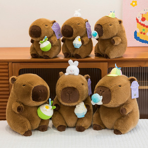 Vente <span class=keywords><strong>en</strong></span> gros de poupées <span class=keywords><strong>en</strong></span> peluche Capibara de dessin animé PP coton rempli mignon Football Skateboard Capybara jouets <span class=keywords><strong>en</strong></span> peluche cadeau pour enfants - Product Image 2