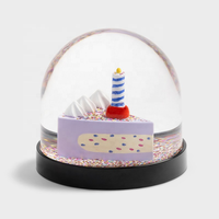 OEM ODM 88mm Artisanat en résine acrylique, globe à neige, dôme à neige, boule d'eau, gâteau d'anniversaire, cadeau souvenir personnalisé pour enfant/adolescent EN71