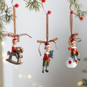Ornements de Noël en résine peints à la main, style occidental européen transfrontalier, motifs ange, chaussette et couronne, finition polie pour arbre - Product Image 3