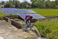 Pompe à eau solaire haute pression 3 HP, moteur sans balais, structure multi-étages, sortie AC/DC 2 pouces, hauteur de refoulement 100 mètres, système d'irrigation 2