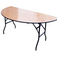 Table à manger rectangulaire pliable de luxe moderne 4 places avec design à panneaux et pieds en métal, tables de restaurant et de fête