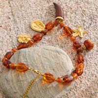 Collier de perles en résine ambre géométrique exquise XY 2984, bijoux en acier inoxydable plaqué or, pendentif en acrylique fleur