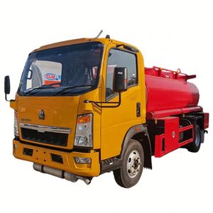 ขายตรงจากโรงงาน รถบรรทุกน้ำมัน HOWO ขนาดเล็ก 5 คิว 4x2 รถจ่ายน้ำมัน รถบรรทุกน้ำมันเคลื่อนที่ - Product Image 1