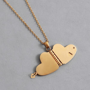 Collier pendentif <span class=keywords><strong>livre</strong></span> d'amour en acier inoxydable plaqué or 18kPVD imperméable créatif 2025 - Product Image 4