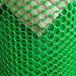 Rollo de Malla Plana Hexagonal de Plástico HDPE Verde, Red Protectora para Exteriores para Cría de Pollos y Protección de Plantas de Jardín - Product Image 6