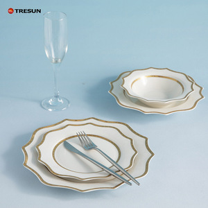 แผ่นชาร์จเซรามิกขอบหยักสีสันสดใสสำหรับตกแต่งโต๊ะงานแต่งงาน - Product Image 6