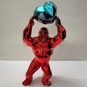Estatua de Gorila Rey Boxeador Pintada a Mano en Cromo Dorado, Escultura de Orangután Geométrico con Corazón, Arte Pop - Product Image 1