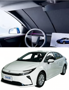 Le pare-soleil et la rideau de protection solaire pour pare-brise avant, de forme Toyota GR Corolla, sont neufs et offrent une protection UV et une isolation thermique. - Product Image 1