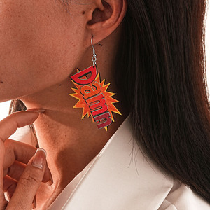 Pendientes de madera de protección, moda europea y americana individualidad color letra inglesa colgante venta directa de fábrica - Product Image 3