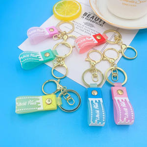 Cordon de poignet court avec boucle de clé en <span class=keywords><strong>pvc</strong></span> en caoutchouc <span class=keywords><strong>souple</strong></span> <span class=keywords><strong>transparent</strong></span> bon marché de couleur bonbon avec porte-clés en métal doré - Product Image 2