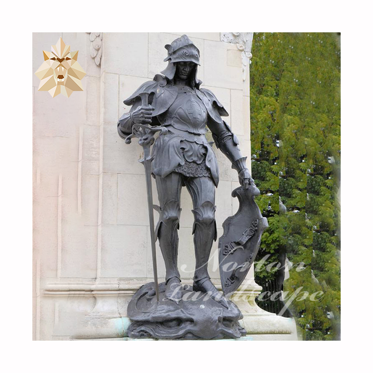 屋外の手彫りの等身大メタルアートブロンズ中世の騎士の鎧の騎士と馬の