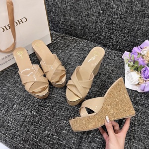 รองเท้าส้นสูงแบบสวม สไตล์ใหม่รับซัมเมอร์ ลายพริกเล็กๆ หัวเหล็ก ปากปลา ส้นสูงแบบลาด 9 ซม. 11 ซม. 13 ซม. - Product Image 2