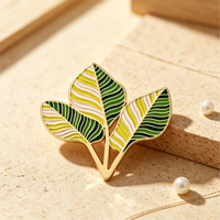 Épinglette en métal plaqué or personnalisée à faible MOQ, motif feuilles et fleurs tropicales