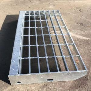 Marches en acier perforé galvanisé à chaud antidérapantes pour applications industrielles et extérieures - Product Image 3