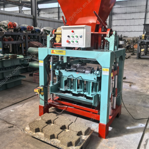 Máquina QT4-35C móvil con motor de 220V para fabricar bloques huecos de hormigón en África - Product Image 3