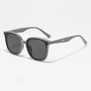 Gafas de sol polarizadas cuadradas UV400 con montura completa para mujer, protección solar para exteriores - Product Image 2