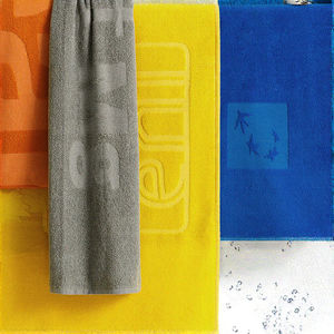 Toalla de Baño Jacquard con Logotipo en Relieve - Diseño Personalizado de Alta Calidad, 100% Algodón, Color Sólido, Ecológica y de Secado Rápido para Deportes - Product Image 3