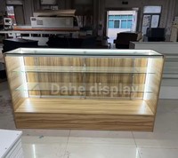 Prix moins cher 6 pieds fumée boutique vitrine dispensaire affichage comptoir vitrines en verre en bois avec lumière LED