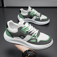 Sepatu pria baru sepatu olahraga jaring bersirkulasi sepatu lari kasual sol tebal serbaguna