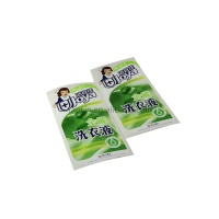 Rouleau d'étiquettes autocollantes en vinyle imperméable personnalisées pour l'emballage des bouteilles et des boîtes