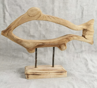 Sculpture de poisson en bois creux sculptée à la main sur support, statue de poisson en bois massif naturel pour la décoration de table et la décoration côtière à la maison