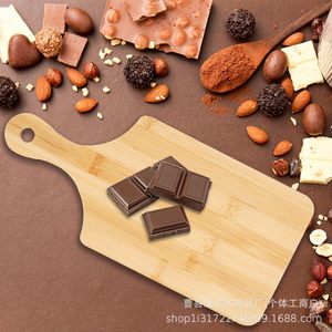 Planche à découper en bambou avec poignée pour servir le pain, le fromage et les charcuteries - Product Image 4