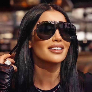 Lunettes de soleil surdimensionnées pour femmes BrandName, verres PC UV400, monture noire, demi-cerclées en métal, style européen - Product Image 2