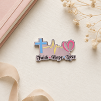 Badge en émail dur Faith Hope Love, design croix et battement de cœur, épinglette religieuse en émail pour souvenir d'église, bijou