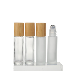Flacon de parfum cylindrique transparent en verre de 10 ml avec bouchon métallique, sérigraphié, avec applicateur roll-on en acier, emballage enroulable - Product Image 3