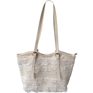 กระเป๋าโท้ท ผ้าลูกไม้ตาข่าย สีขาว ความจุขนาดใหญ่ ใช้ได้ทุกวัน ฤดูร้อน 2025 กระเป๋ามีซิป ปักลาย สีพื้น - Product Image 4