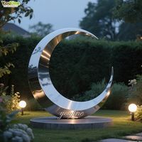 Sculpture en acier inoxydable en forme de croissant de lune, polie miroir avec texture martelée, art de jardin pour cour extérieure