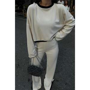 Conjunto de Sudadera de Punto Crema con Detalle de Abertura a Rayas, Capucha y Decoración con Estampado Casual de Invierno - Product Image 5