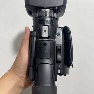 กล้องวิดีโอแบบมือถือระดับมืออาชีพ HXR-NX70C พร้อมซูมออปติคอล 12 เท่า ความละเอียด Full HD 1080p และหน้าจอ LCD ขนาด 3.0 นิ้วสำหรับการประชุม - Product Image 1