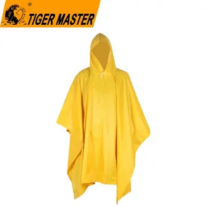 Sarı özel logo kapşonlu su geçirmez yağ kimyasal dayanıklı yetişkin polyester pvc kaplı yağmur pelerini