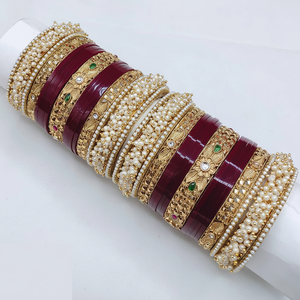 Brazaletes nupciales de piedra Kundan y acrílico de primera calidad con intrincados detalles hechos a mano, perfectos para bodas y ocasiones festivas - Product Image 2