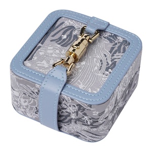 Caja de Joyería de Viaje Vintage con Bordado Jacquard, Contenedor de Almacenamiento de Joyas Portátil con Cierre Metálico para Viajar - Product Image 5