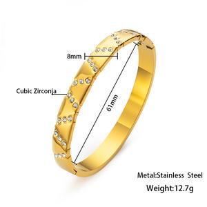 กำไลข้อมือลายตารางหมากรุก 3 มิติ สุดหรู ดีไซน์เรขาคณิต ทำจากโลหะ ไม่ลอก ไม่ดำ ผลิตจากสแตนเลสประดับเพชรซิร์คอน สไตล์โมเดิร์น มินิมอล - Product Image 4