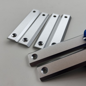 Pièces en alliage d'aluminium usinées avec précision sur commande numérique (CNC) - Pièces d'usinage par fraisage CNC - Product Image 4