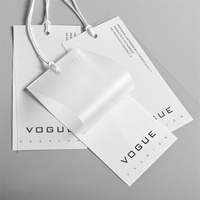 Étiquettes volantes gaufrées étiquettes de prix colorées étiquettes volantes en papier étiquettes de marque étiquettes personnalisées pour marque de vêtements