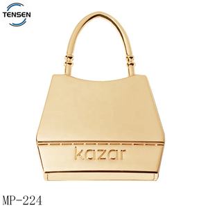 Bolsos fabricados por el fabricante Placa de nombre de marca Emblemas metálicos en relieve con letras doradas personalizadas para sombreros - Product Image 4