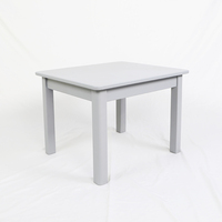 Ensemble table et chaises carrées en bois massif coloré pour quatre enfants, idéal pour la maternelle et l'étude