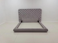Lit double en bois de forme unique avec tête de lit capitonnée en velours, design moderne, taille king size