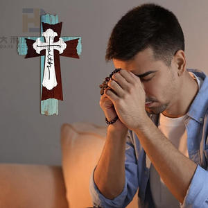 Rustikale Holzkreuz-Wanddekorationen mit Mehrschichtigem Verwittertem Look Spirituelle Holzskulptur Kreuz für Wohnraumdekoration - Product Image 6