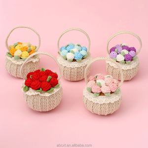 Decoración de Escritorio para el Hogar, Regalos Hechos a Mano, Mini Flor Artificial, Cesta de Flores de Rosa de Ganchillo - Product Image 1