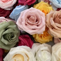 YOPIN-5148 2025 Rideau de cristal tendance avec têtes de roses artificielles pour décoration de plafond de mariage