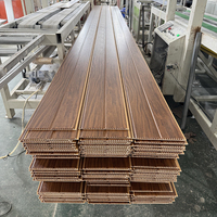 Panel Plafon PVC Motif Kayu Modern Berlubang Langsung dari Pabrik, Papan Dinding Dekoratif, Pemasangan Mudah, Ukuran Kustom untuk Rumah